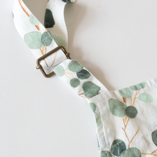 ネックストラップは金具がついていてサイズ調整が可能(EUCALYPTUS ON WHITE) ネックストラップは金具がついていてサイズ調整が可能(EUCALYPTUS ON WHITE)
