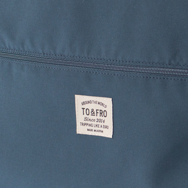 ポリエステル100%なのに天然繊維のような、上品な光沢感のある生地(NAVY)