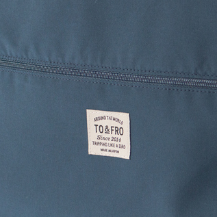 ポリエステル100%なのに天然繊維のような、上品な光沢感のある生地(NAVY)