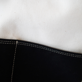 アクセントとなっているステッチ(WHITE)