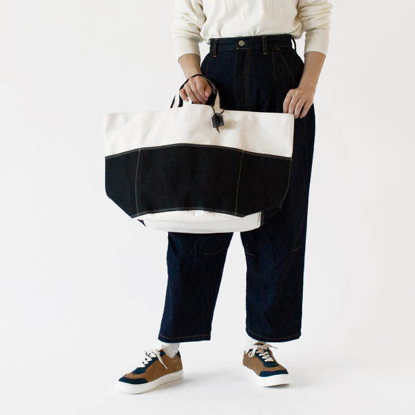カジュアルにも綺麗目にも合わせやすいです(WHITE)