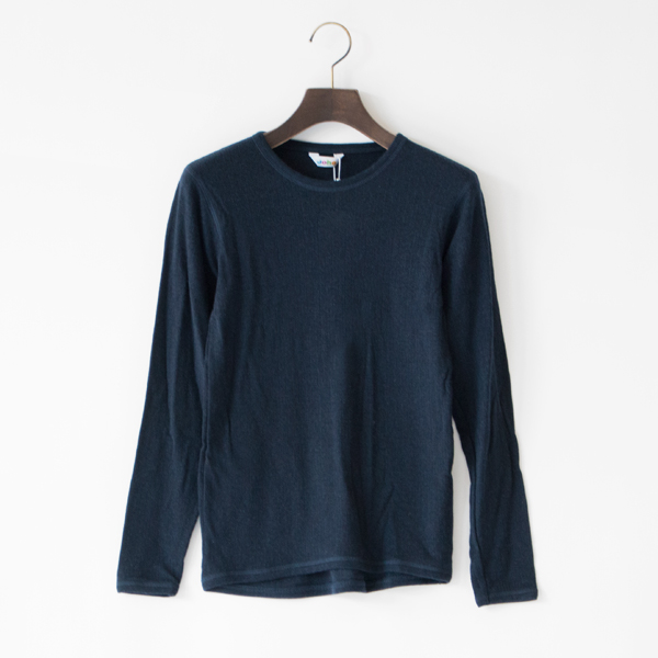 ロングスリーブのトップス