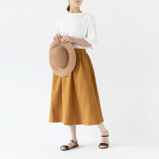 シンプルなトップスも品良く(MUSTARD、身長162cm) シンプルなトップスも品良く(MUSTARD、身長162cm)
