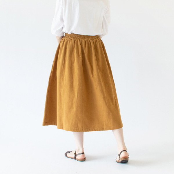 上品なふくらみを持ったスカート(MUSTARD、身長162cm)