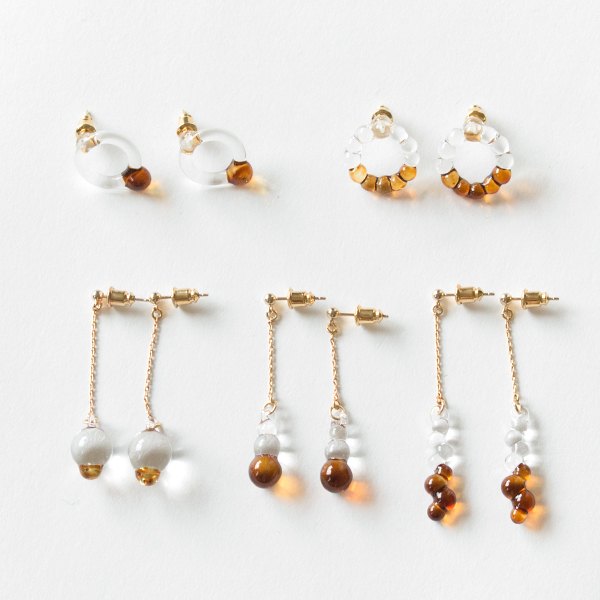 ガラスを使った細やかな造形のアクセサリーを揃えるHARIO Lampwork Factory（ハリオ・ランプワーク・ファクトリー）とのコラボレーションです