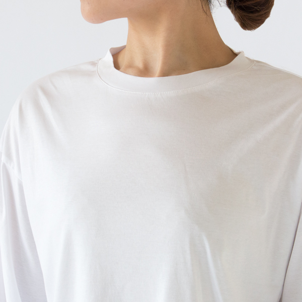 美しい光沢感を持った品の良いTシャツ(WHITE)