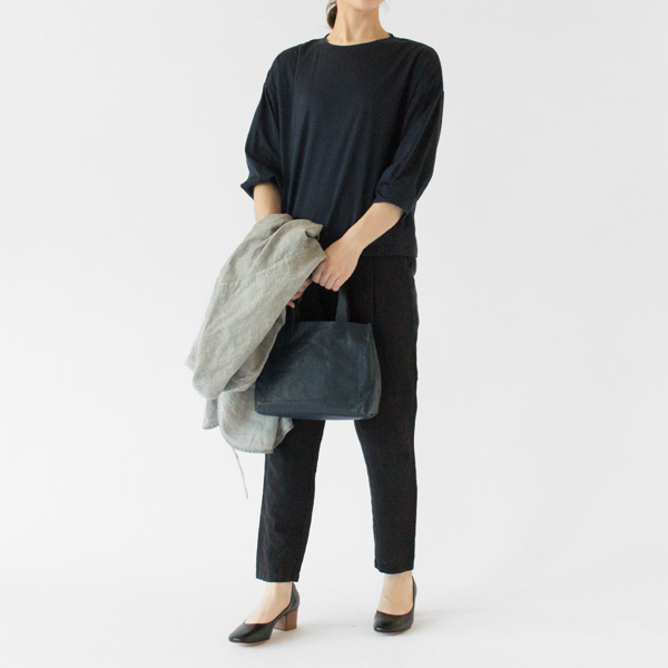 きれいめなコーディネートも叶えてくれます(NAVY、身長162cm)