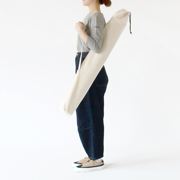 持ち運びにも便利な専用袋(身長162cm)