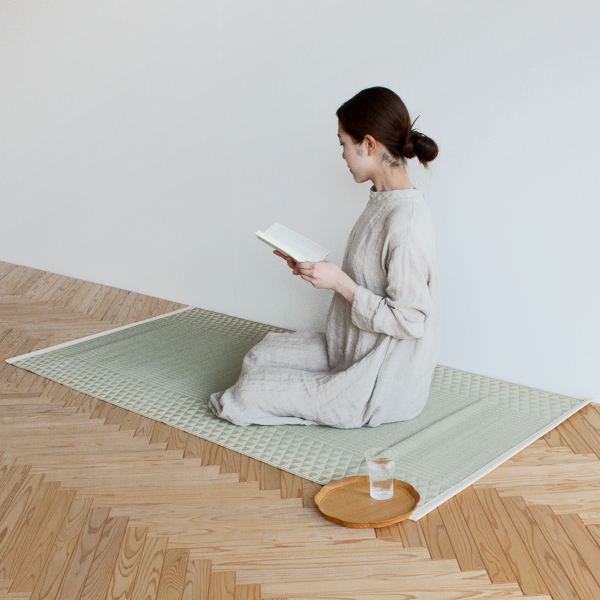 家で過ごす時間が増えたからこそ取り入れたい、昔からの天然素材のい草を使用(ツートン)