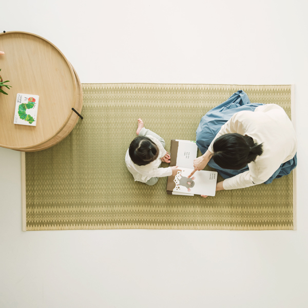 大人も子どもも気持ちよくゴロゴロできます(ヘリンボーン)