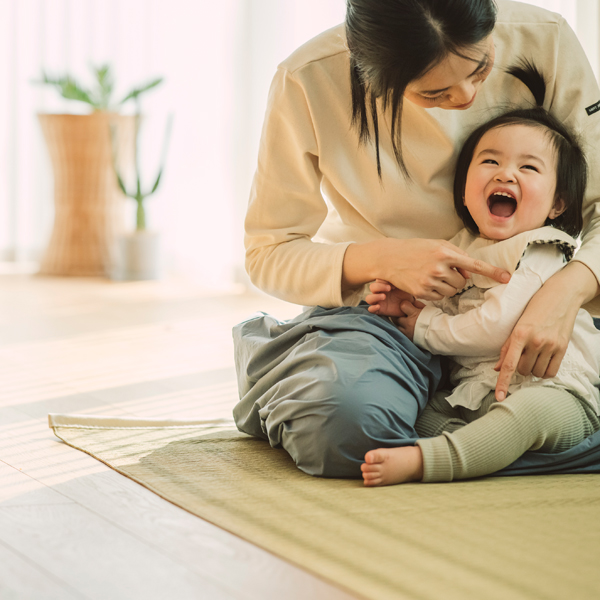 子どもが横になって頬すりしても安心(ヘリンボーン)