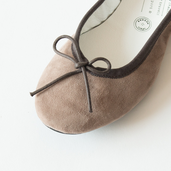 シルキースエードならではの足なじみの良い柔らかな質感