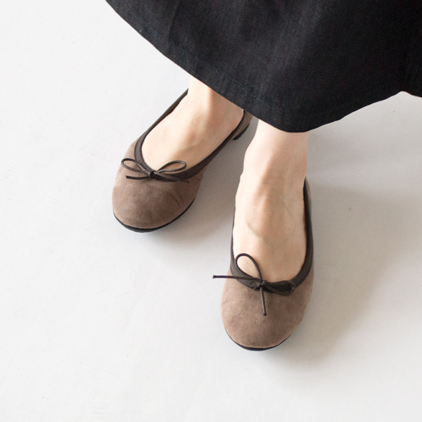 素朴で温かみのあるダークグレイ