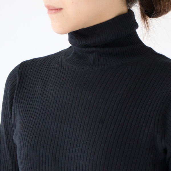 首元はくしゅくしゅさせても二つ折りにしても(B .NAVY) 首元はくしゅくしゅさせても二つ折りにしても(B .NAVY)