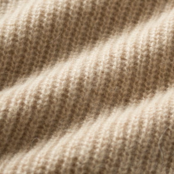 しっとりと滑らかで柔らかい肌触り(BEIGE)