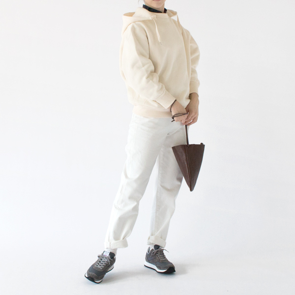 メンズライクな着こなしも(ECRU、身長162cm)