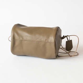 TAUPE ※チャームは付属していません。 TAUPE ※チャームは付属していません。