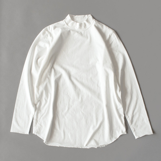 コーディネートに変化を加えてくれるTシャツです コーディネートに変化を加えてくれるTシャツです