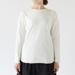 クルーネック(M)、身長162cm クルーネック(M)、身長162cm