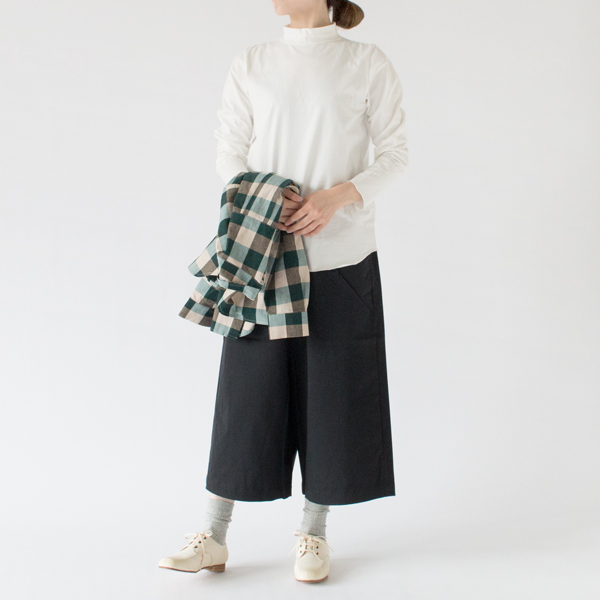 Tシャツと合わせたコーディネートも◎(GREEN、身長162cm)
