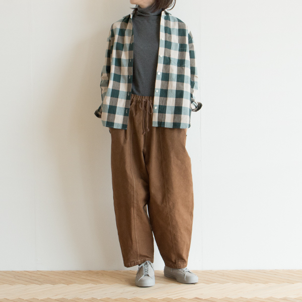 羽織ったシルエットが可愛らしいシャツ(GREEN、身長163cm)