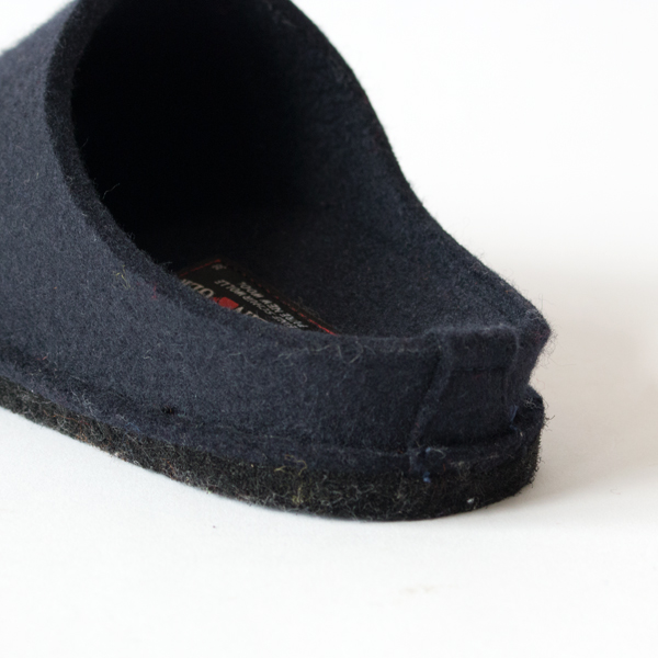 足入れ部分は甲が高い人も履けるようにゆったりとしています 足入れ部分は甲が高い人も履けるようにゆったりとしています