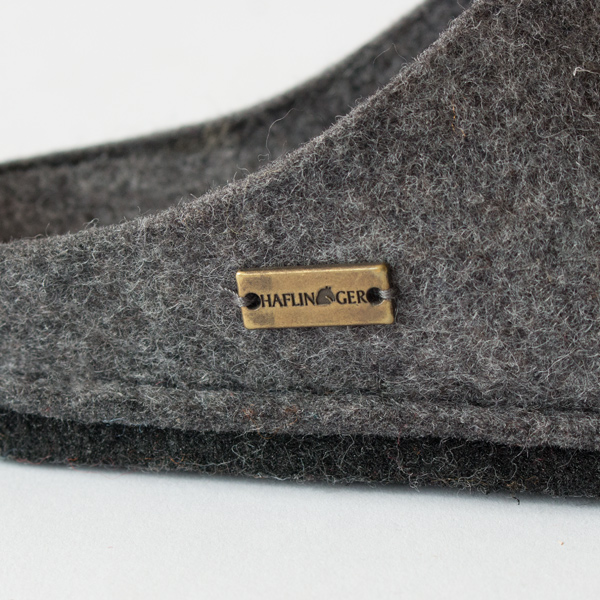 側面のHaflingerタグ 側面のHaflingerタグ