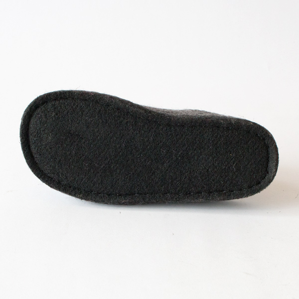 ソールにはラテックスコーティングが施されており、フローリングでも滑りにくいです ソールにはラテックスコーティングが施されており、フローリングでも滑りにくいです