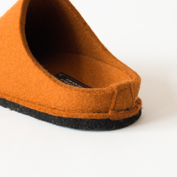 足入れ部分は甲が高い人も履けるようにゆったりとしています 足入れ部分は甲が高い人も履けるようにゆったりとしています