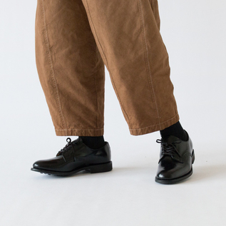 裾に向かって細くなっているシルエット(ANIMAL BROWN) 裾に向かって細くなっているシルエット(ANIMAL BROWN)