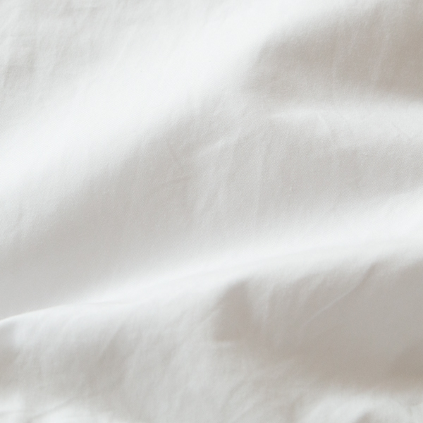 独特な光沢感としなやかさのあるギャバジン素材(WHT) 独特な光沢感としなやかさのあるギャバジン素材(WHT)