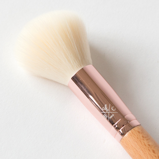 メイクブラシセット／BACHCA（バシュカ）｜愛着を持ってずっと使いたい