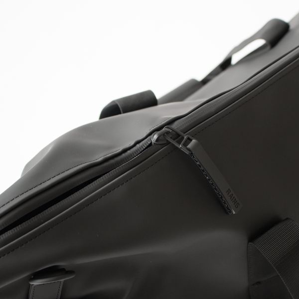 開口部はジップクロージャー仕様で、止水ファスナーが採用されています(BLACK) 開口部はジップクロージャー仕様で、止水ファスナーが採用されています(BLACK)