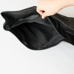 A4サイズが入るサイドポケット（止水ファスナー）(BLACK)