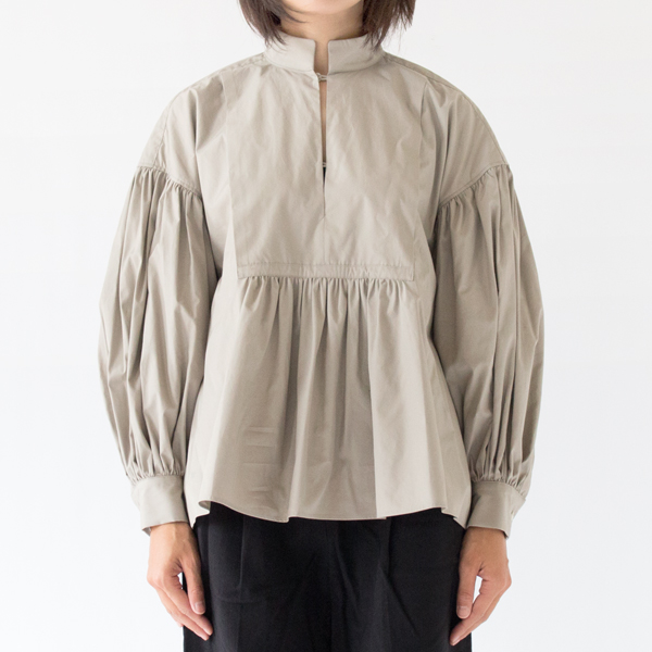 身長：163cm(GREY)