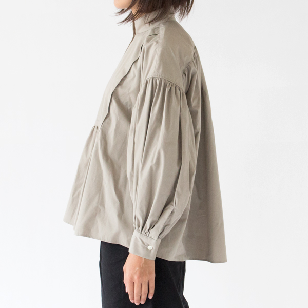 身長：163cm(GREY)