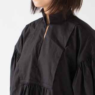 胸元のスクエアボサム(BLACK) 胸元のスクエアボサム(BLACK)
