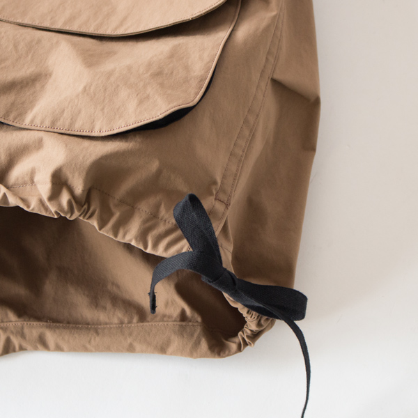 リボンを結んでサイズ調節可能(BROWN)