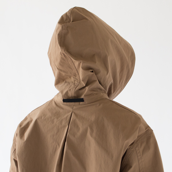 パーカー裏のリボン紐がアクセント(BROWN)