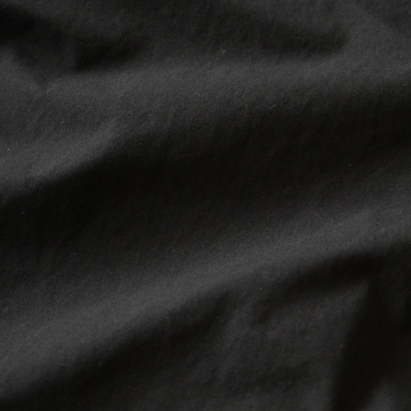 パリッとした手触りのへたれない生地(BLACK)