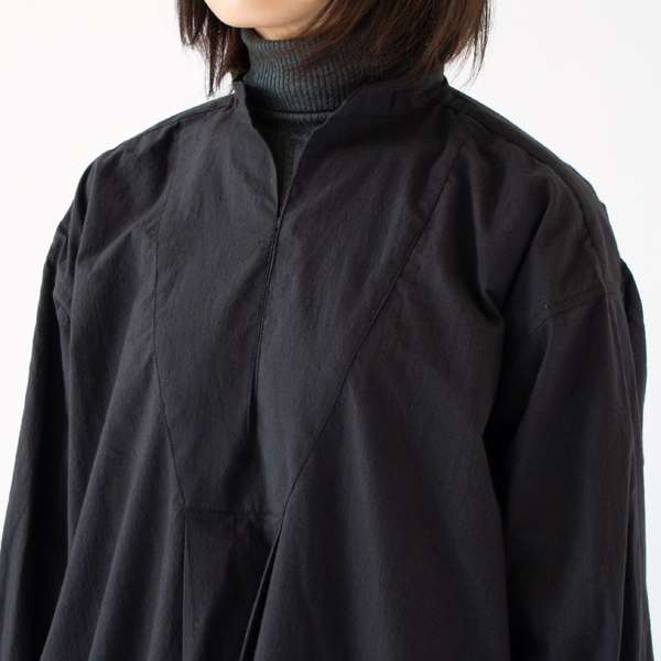 首を綺麗に見せてくれる立ち襟タイプ(INK BLACK) 首を綺麗に見せてくれる立ち襟タイプ(INK BLACK)