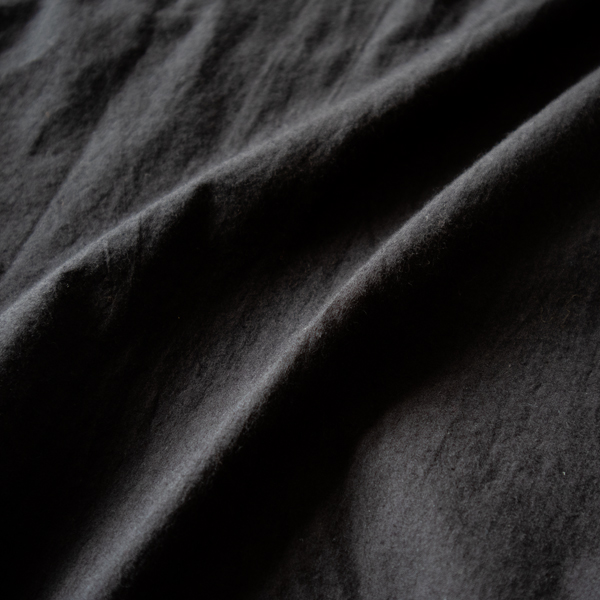 やや薄手で軽い着心地(INK BLACK) やや薄手で軽い着心地(INK BLACK)