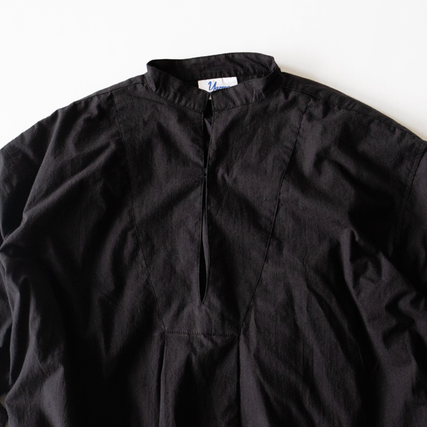 すっきりした胸元(INK BLACK) すっきりした胸元(INK BLACK)