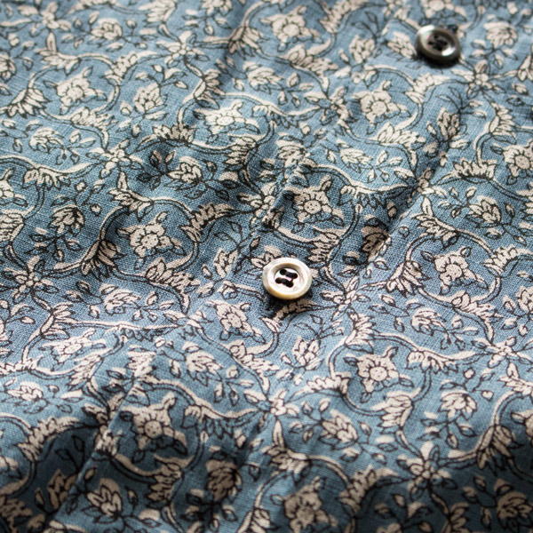 "フラックス"の種子の色をベースに、メンズライクな色が組み合わさっています(BLUE)