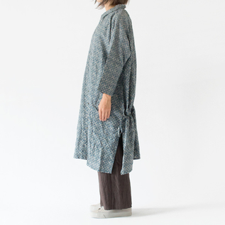 ツル花プリントリネン 前開きシャツワンピース／Vlas Blomme