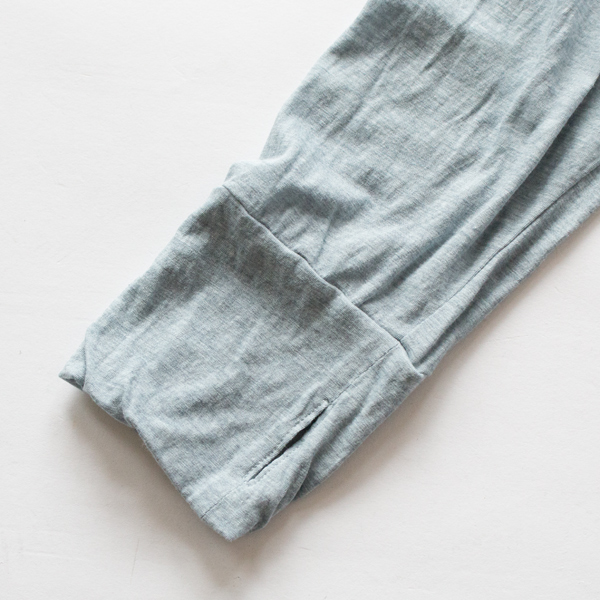 袖口(BLUE GRAY) 袖口(BLUE GRAY)