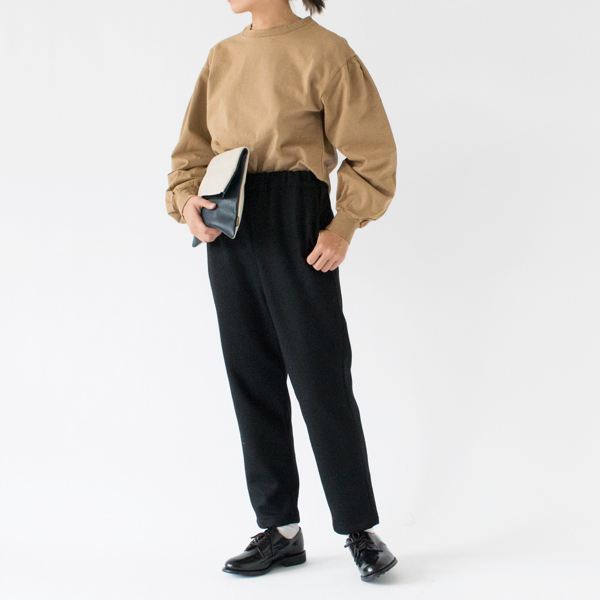 甘くなりすぎないパフスリーブ(KHAKI、身長163cm)