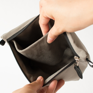 入れる物を整理できるクッション材入りの仕切り付き(GREY)