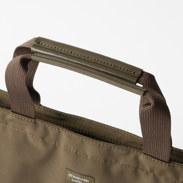 グローブレザーが巻かれたハンドルで手の負担を軽減(B TOTE S) グローブレザーが巻かれたハンドルで手の負担を軽減(B TOTE S)