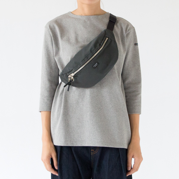 FANNY PACK  STEEL GREY（身長163cm）
